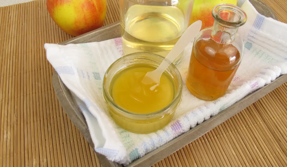 Honey And Vinegar Solution